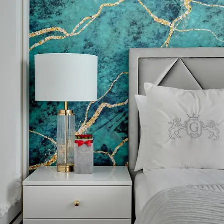 Old Town Scala F With Parking By Lion *