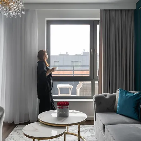 Old Town Scala F With Parking By Lion