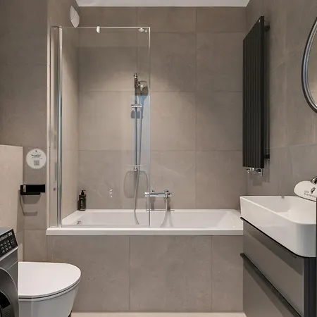 Old Town Scala F With Parking By Lion *