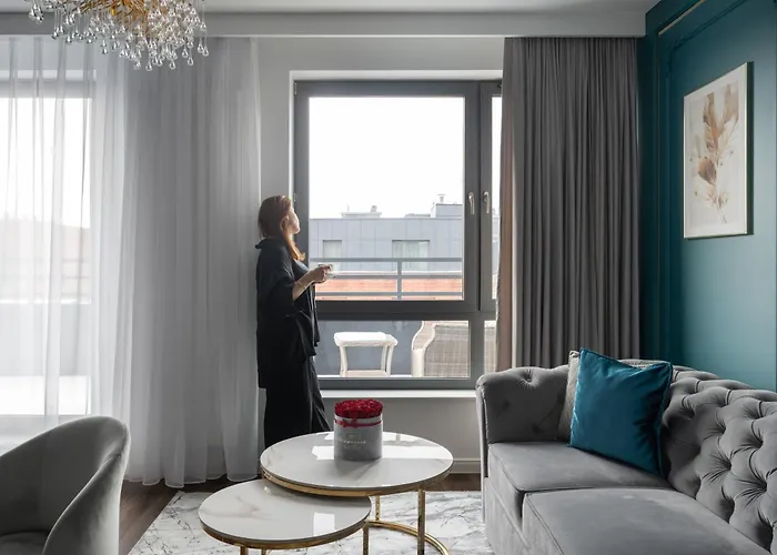 Old Town Scala F With Parking By Lion