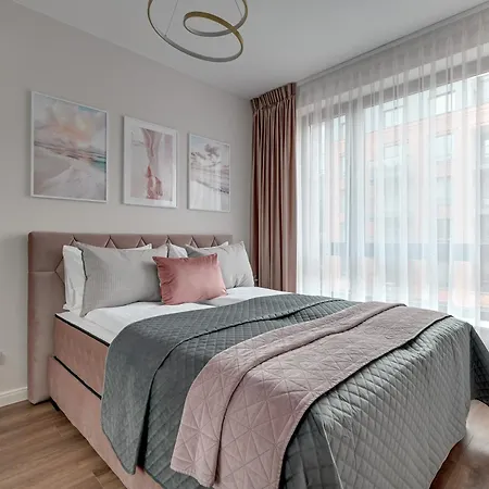 Old Town Scala F With Parking By Lion *